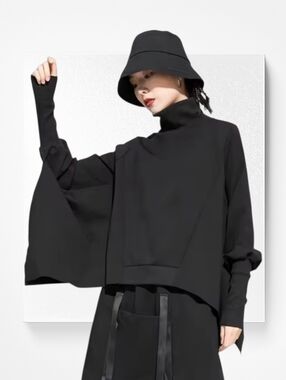 ASYMMETRIC OVERSIZED TURTLENECK SWEATSHIRT